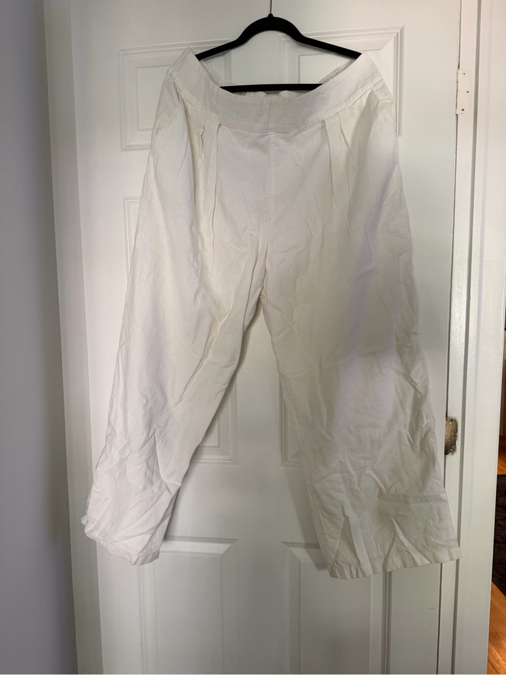 Abercrombie & Fitch White Elastic-Waist Linen Top